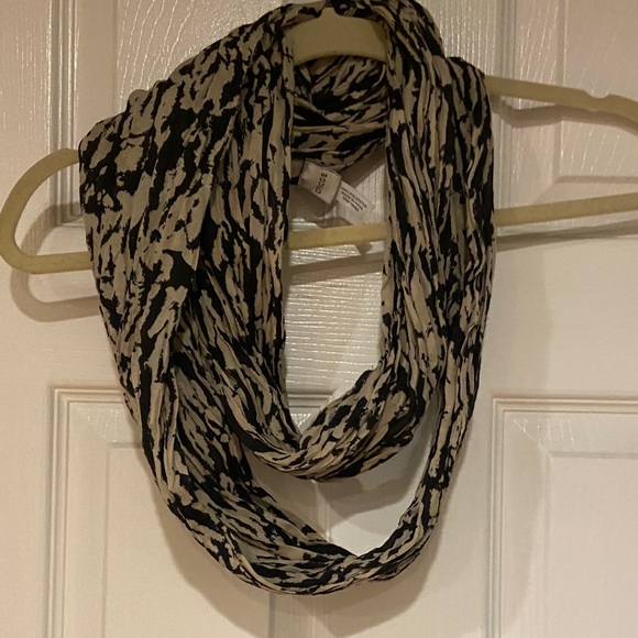 Chico's Black and Cream Patterned Scarf - Picture 5 of 5